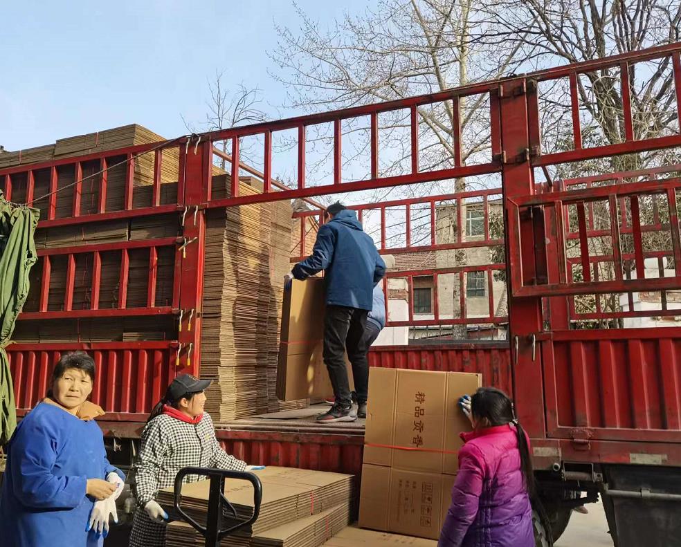 甲盾紙(zhǐ)箱送貨現場